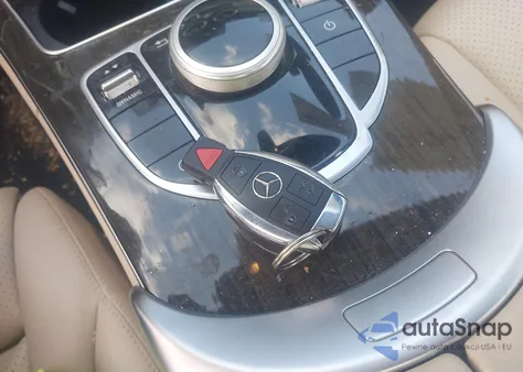 2018 Mercedes-Benz C 300 4Matic z USA, uszkodzony, nr VIN WDDWF4KB2JR424118